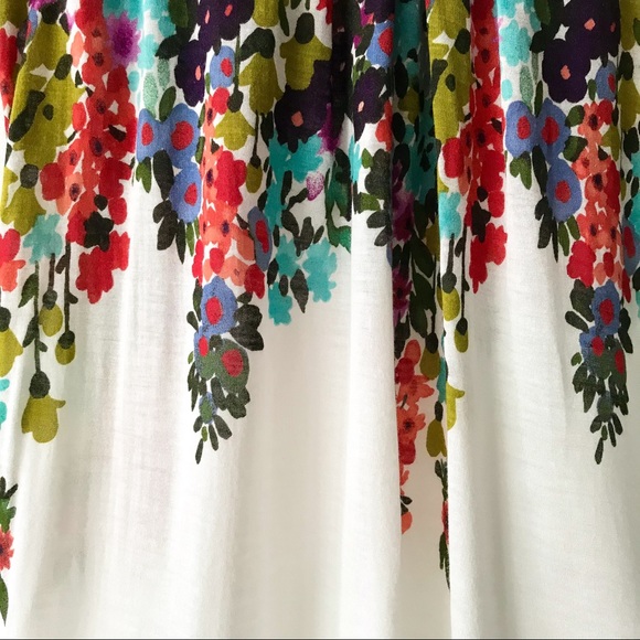 AE Painterly Dripping Floral V-Neck Top - Picture 3 of 12